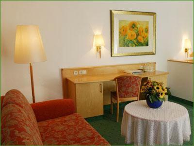 Haus Am Park Otel Bad Hersfeld Oda fotoğraf